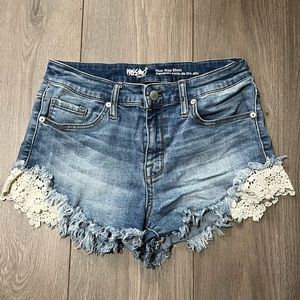 Lace trim jean shorts